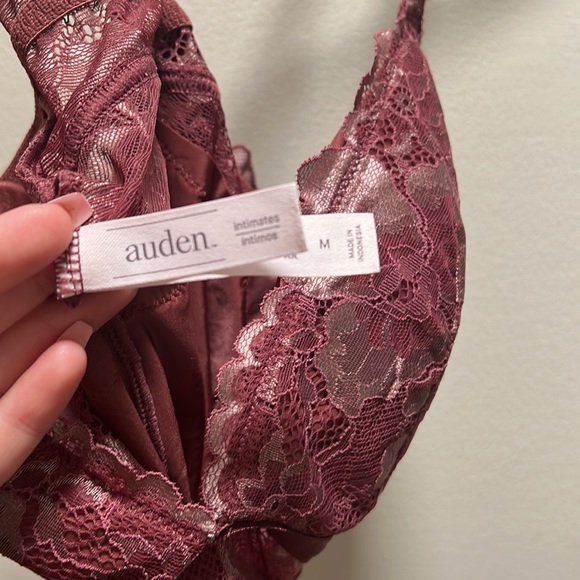 Medium Auden Bodysuit 0035 - Picture 2 of 3